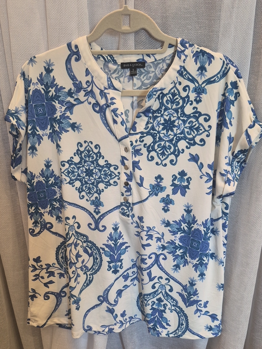 Ava & Grace White and Blue Tile-Print Henley Top
